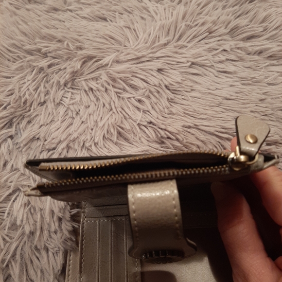 Sendeen Wallet- Tan- New - Picture 8 of 10